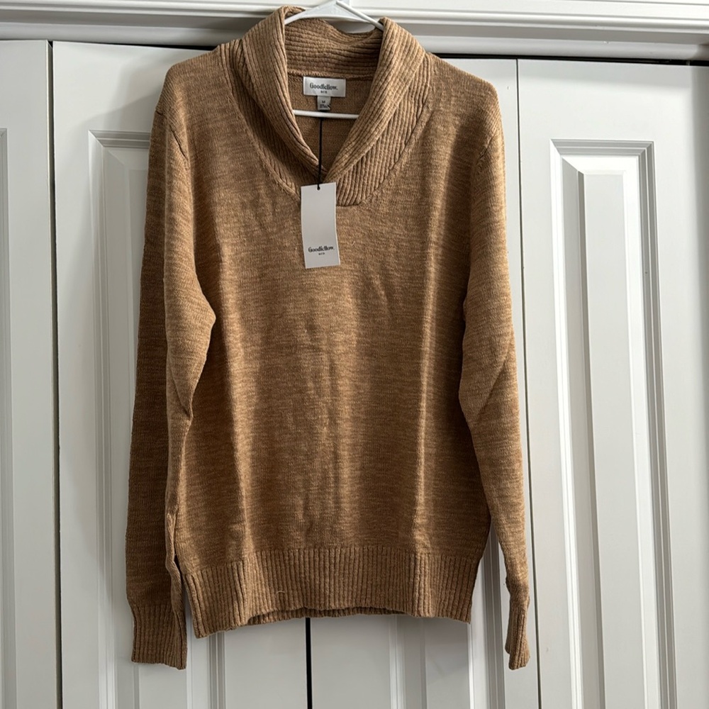 Women’s sweater. NEW WITH TAG.